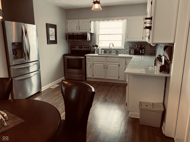 Listing Image 6