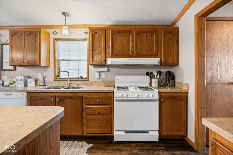 Listing Image 16