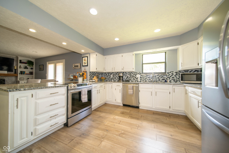 Listing Image 9