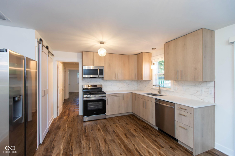 Listing Image 9