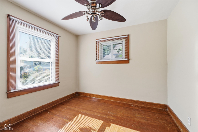 Listing Image 18