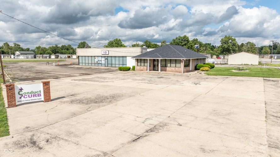 Listing Image 4