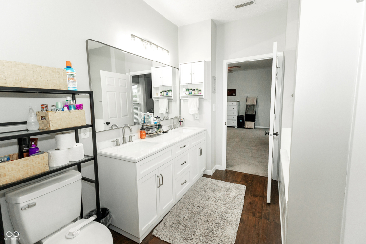 Listing Image 80