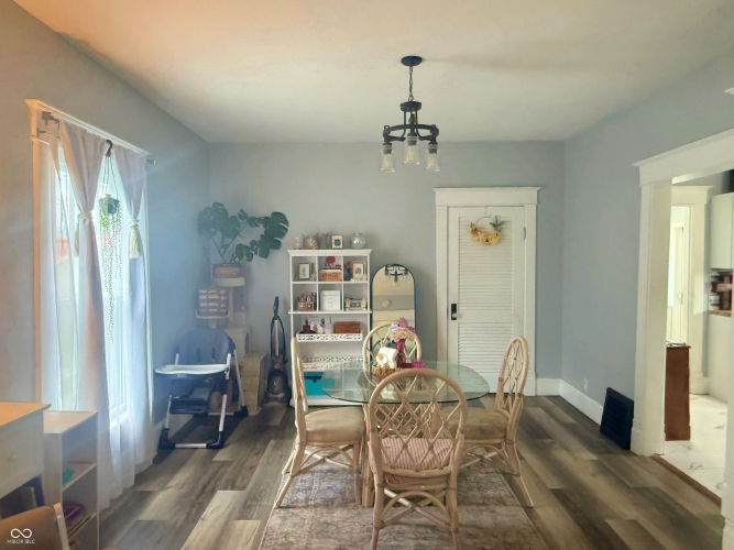 Listing Image 7