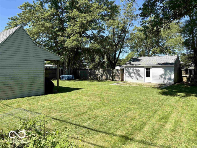 Listing Image 4