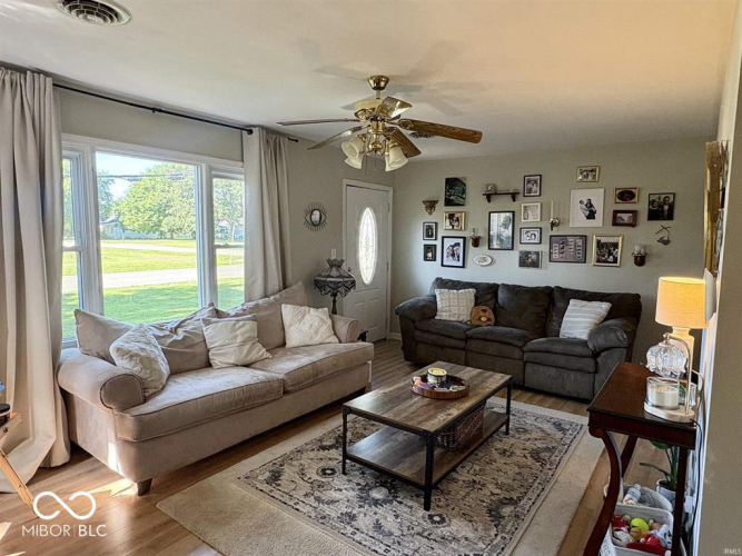 Listing Image 5