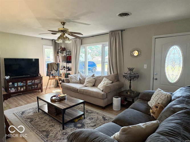 Listing Image 6
