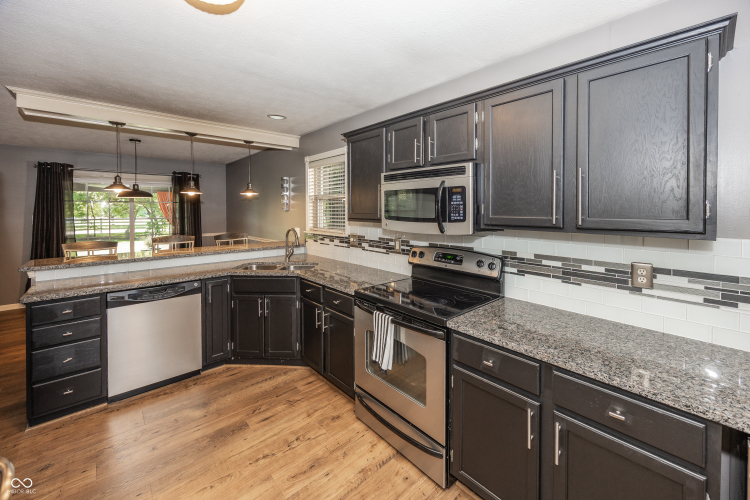 Listing Image 12