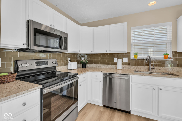 Listing Image 15