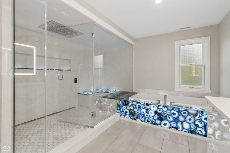 Listing Image 111