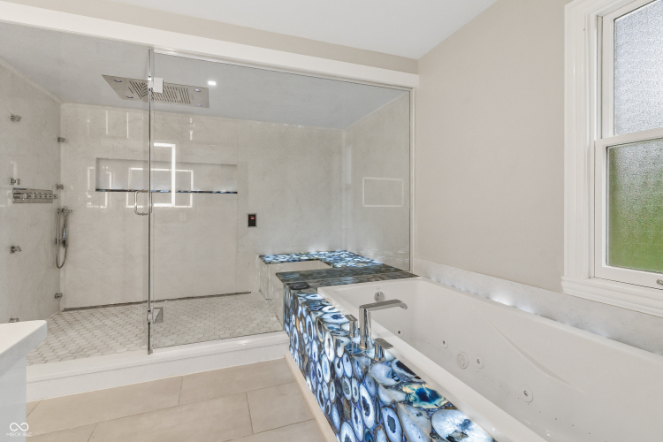 Listing Image 114