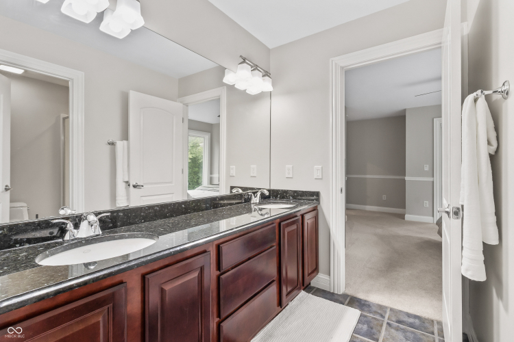 Listing Image 82