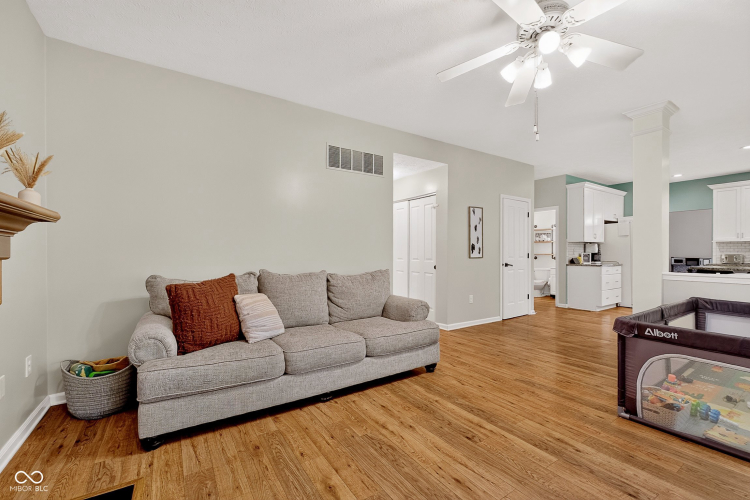 Listing Image 12