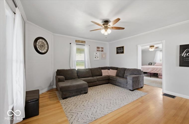 Listing Image 5