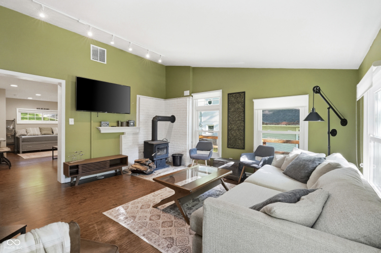 Listing Image 11
