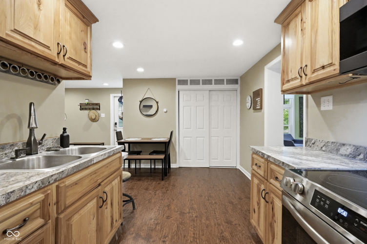 Listing Image 13