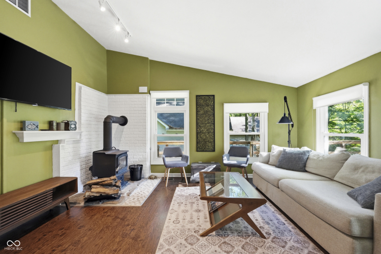 Listing Image 10
