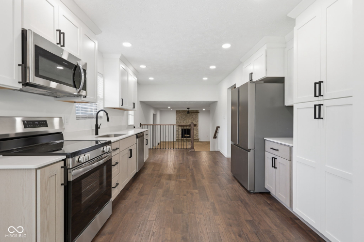Listing Image 4