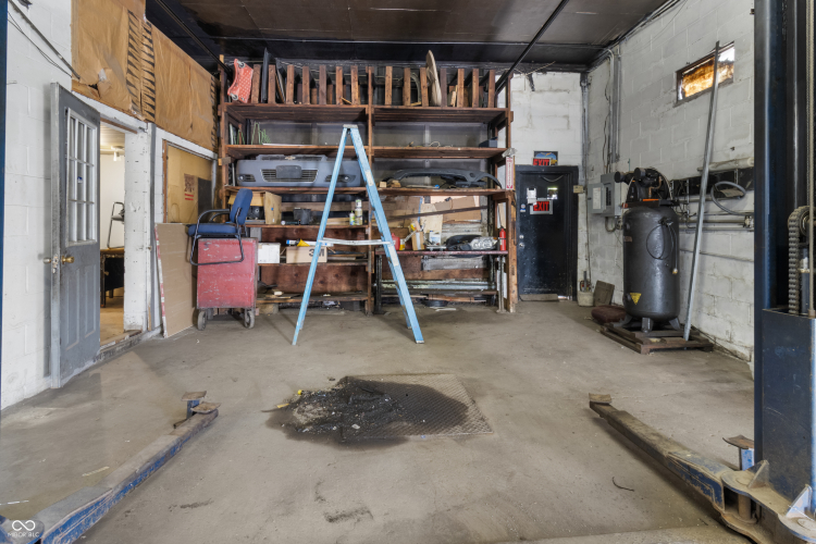 Listing Image 12