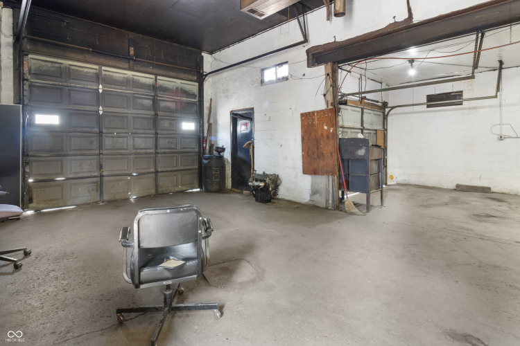 Listing Image 16