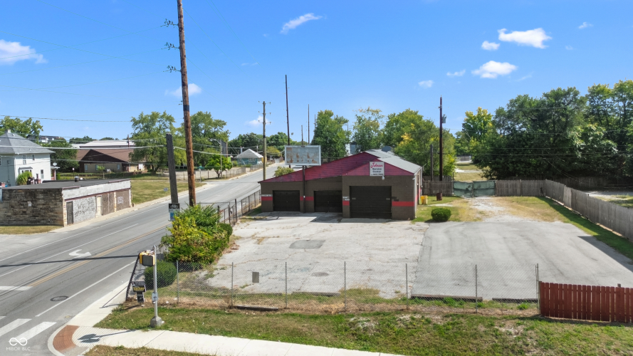 Listing Image 4