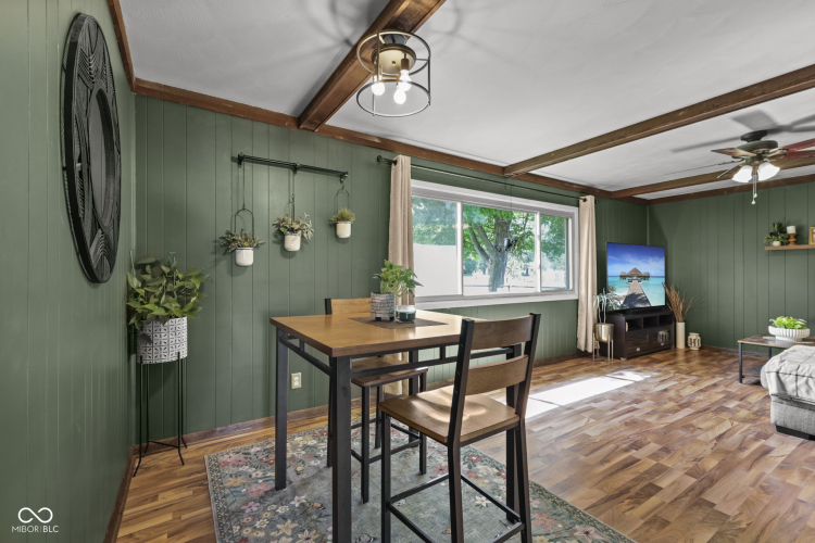 Listing Image 10