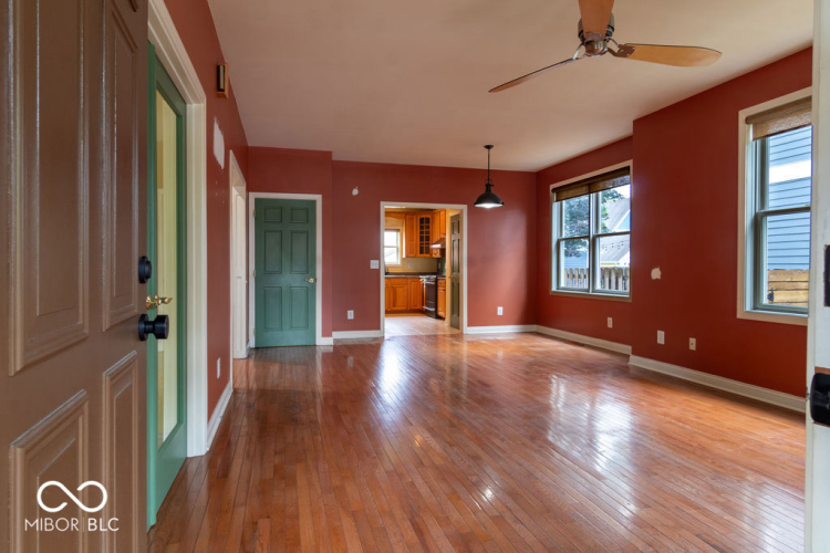 Listing Image 7