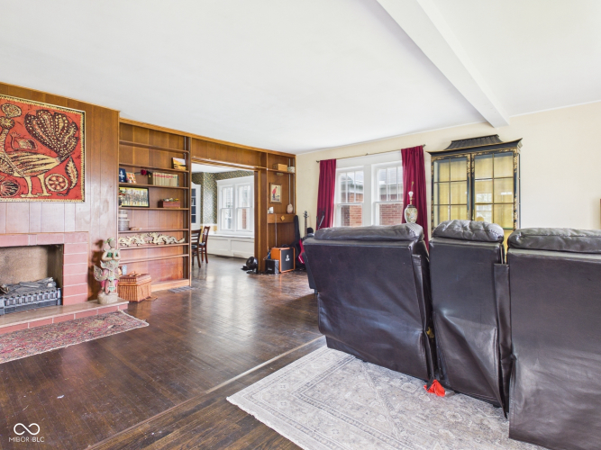 Listing Image 12