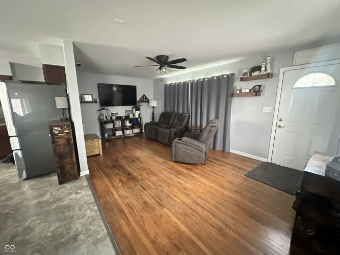 Listing Image 3