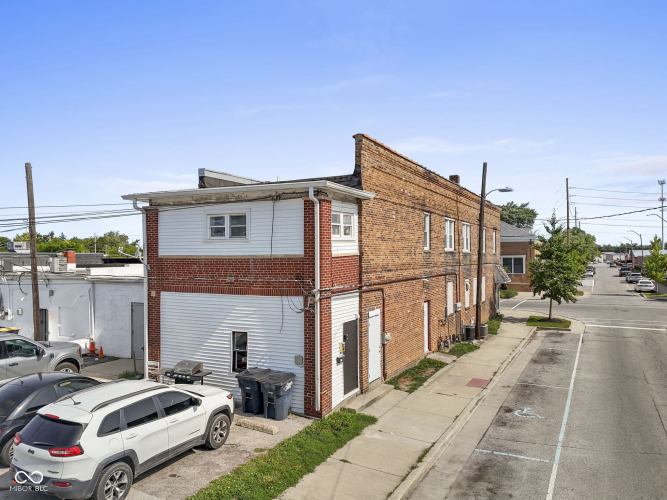 Listing Image 4