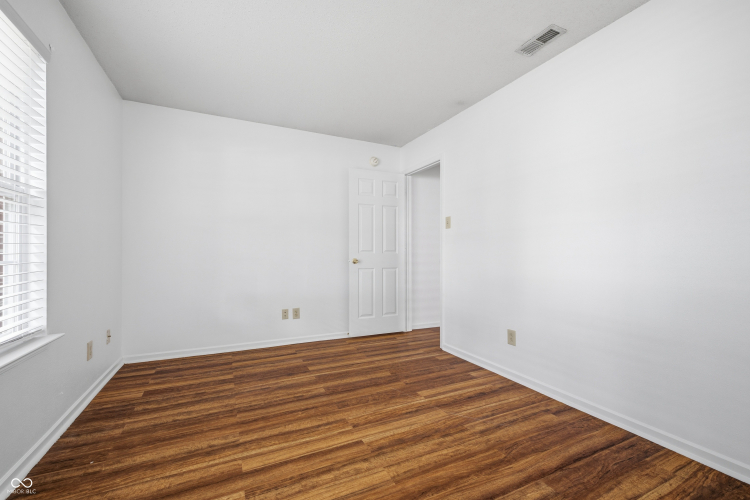 Listing Image 24