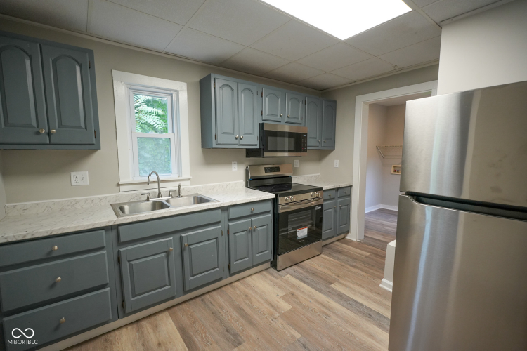 Listing Image 5