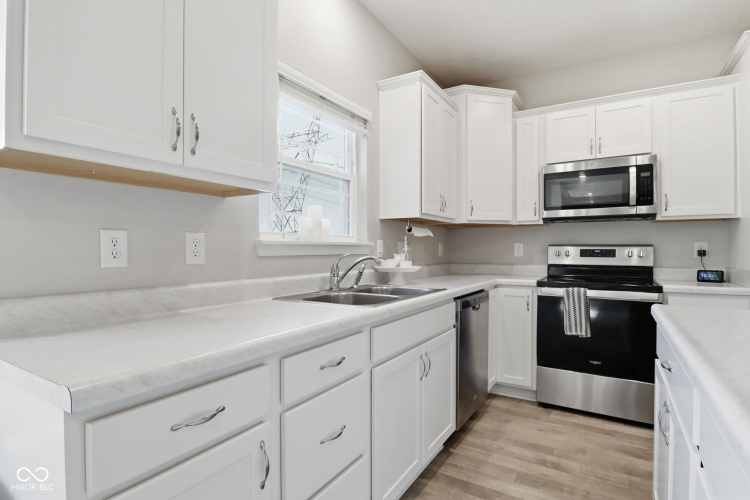 Listing Image 14