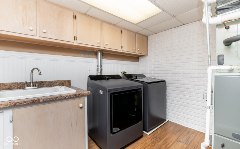 Listing Image 100