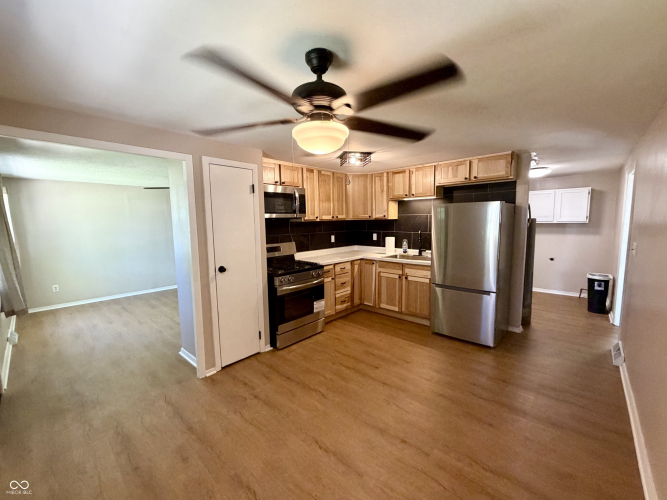Listing Image 8