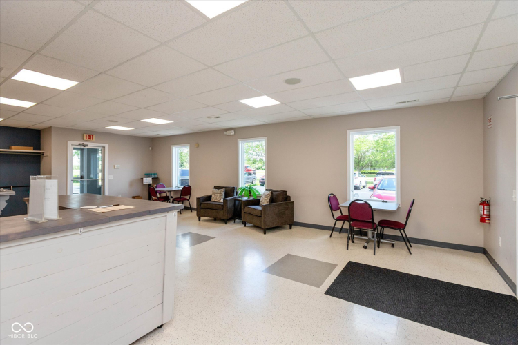 Listing Image 11