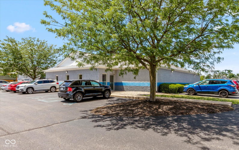 Listing Image 4
