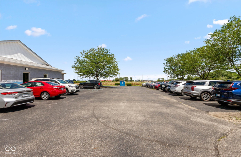Listing Image 6