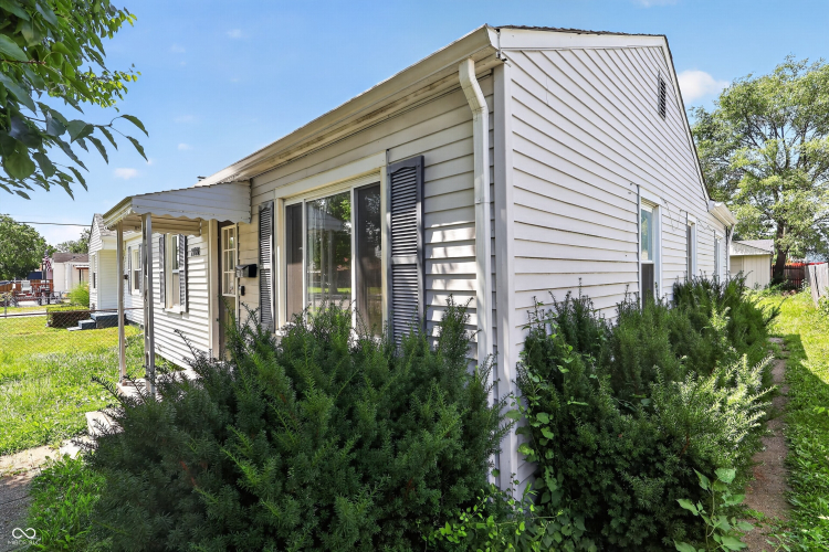 Listing Image 5