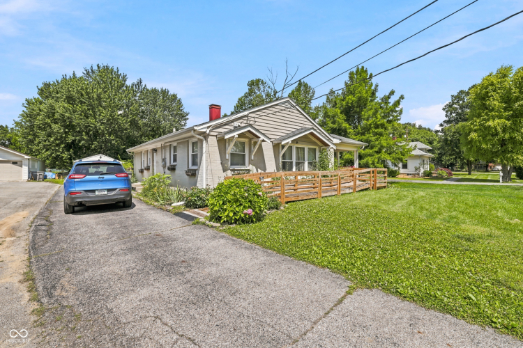 Listing Image 4