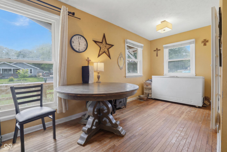 Listing Image 8