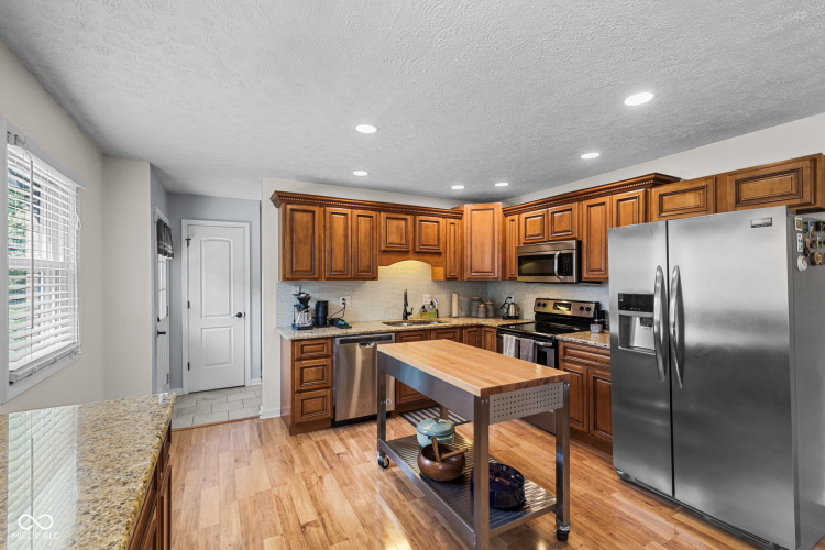 Listing Image 11