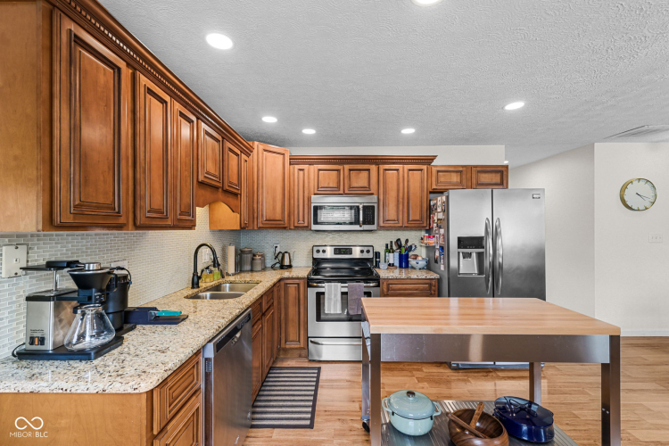 Listing Image 12