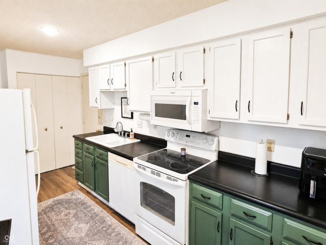 Listing Image 11