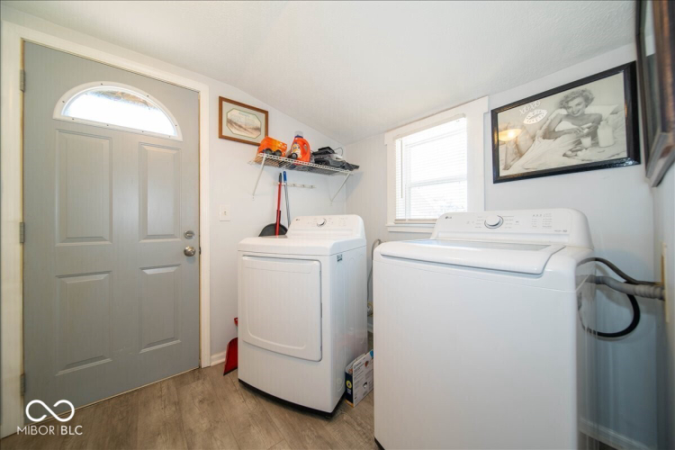 Listing Image 17