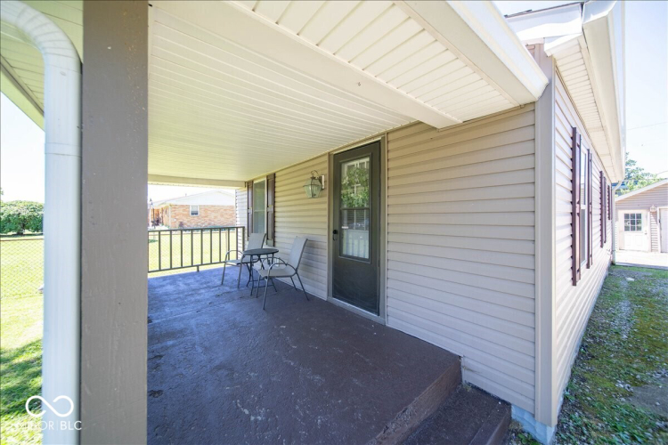 Listing Image 4