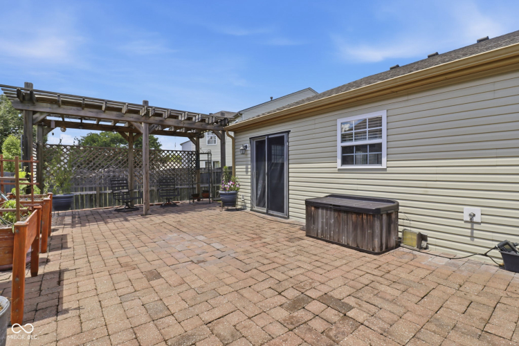 Listing Image 5
