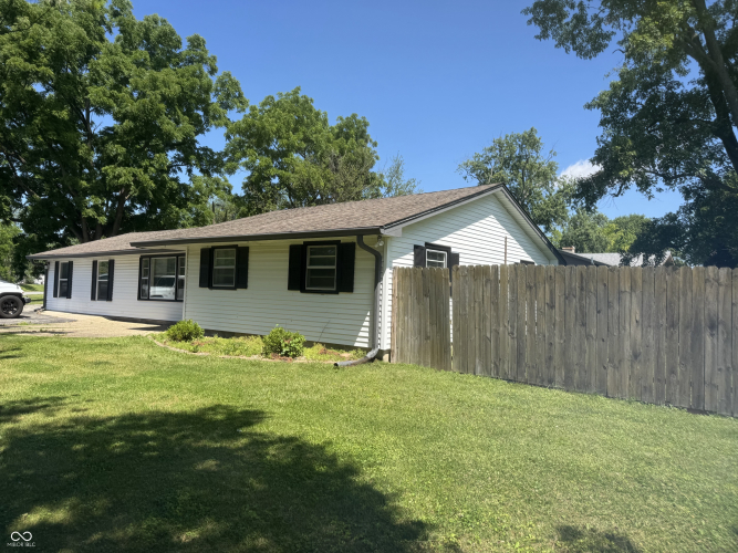 Listing Image 4