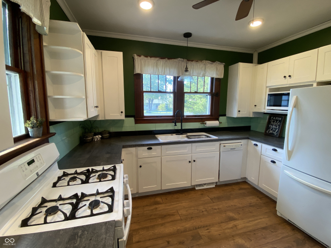 Listing Image 8