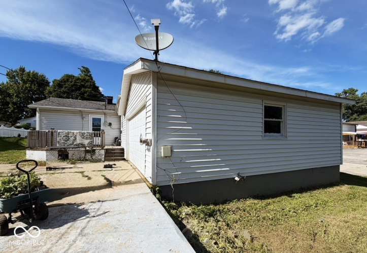 Listing Image 3
